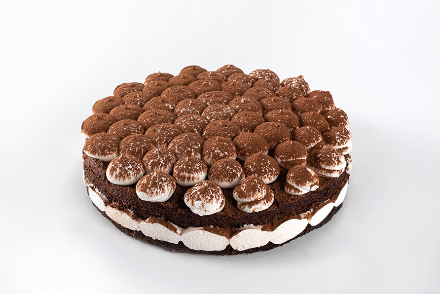 Tarta Tiramisú decorada con puntos