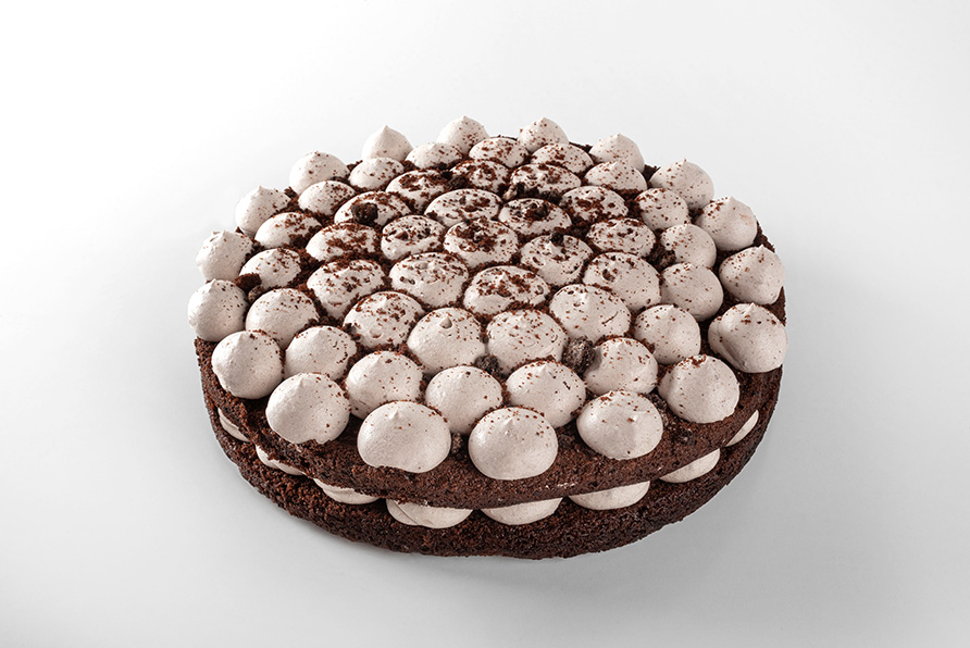 Tarta Choco-cream decorada con puntos